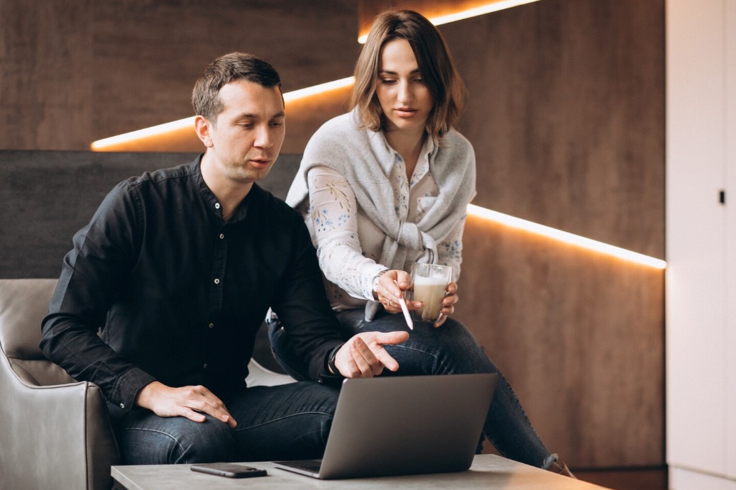 Professionelles Beratungsteam bei der Arbeit